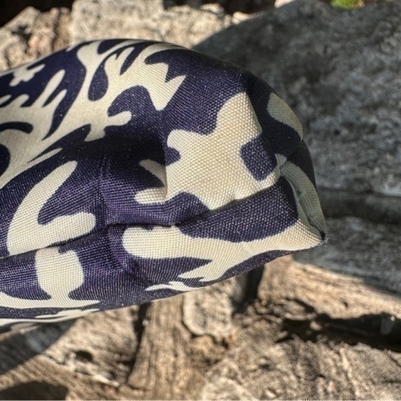 Blue and white monogrammed bag. Initial “L”. - Picture 14 of 15